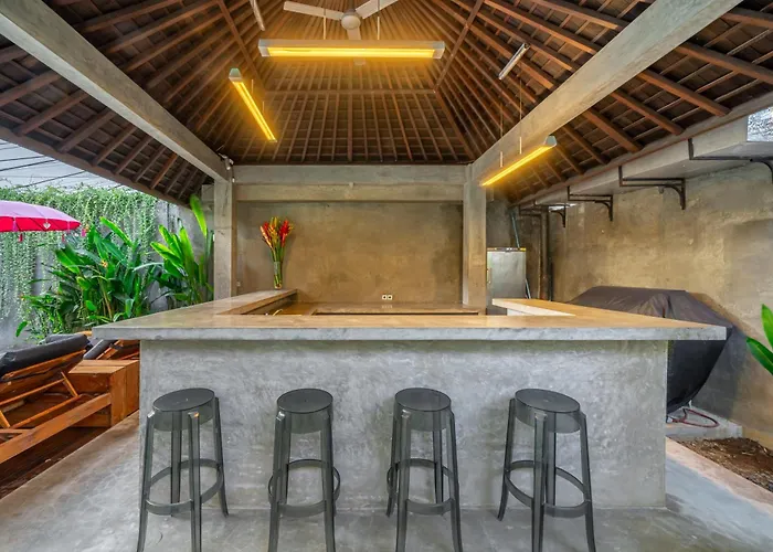 Villa Simpatico Spacious 6 Bedroom Retreat In