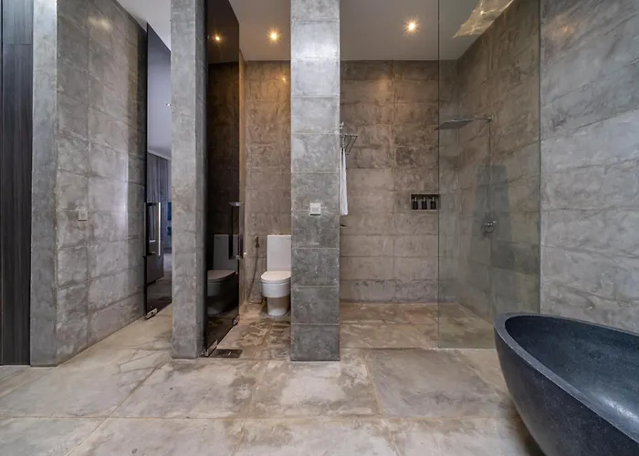 Villa Simpatico Spacious 6 Bedroom Retreat In