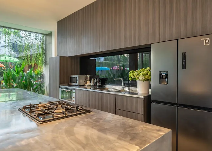 Simpatico Spacious 6 Bedroom Retreat In * Seminyak