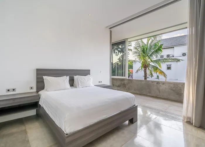 Simpatico Spacious 6 Bedroom Retreat In * Seminyak