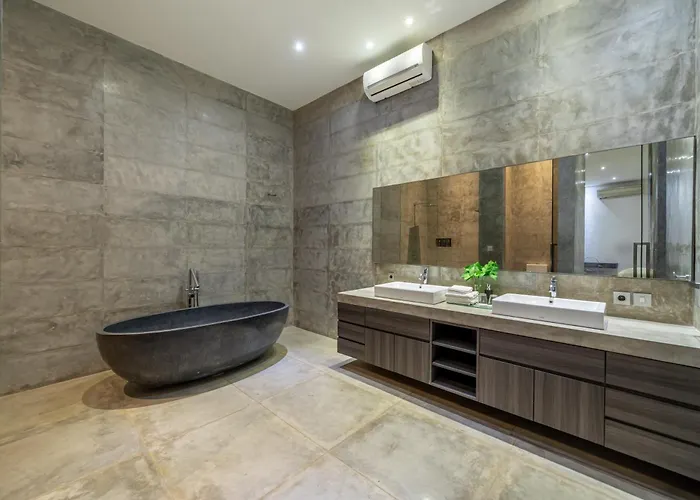 Simpatico Spacious 6 Bedroom Retreat In Seminyak