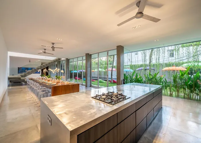 Villa Simpatico Spacious 6 Bedroom Retreat In