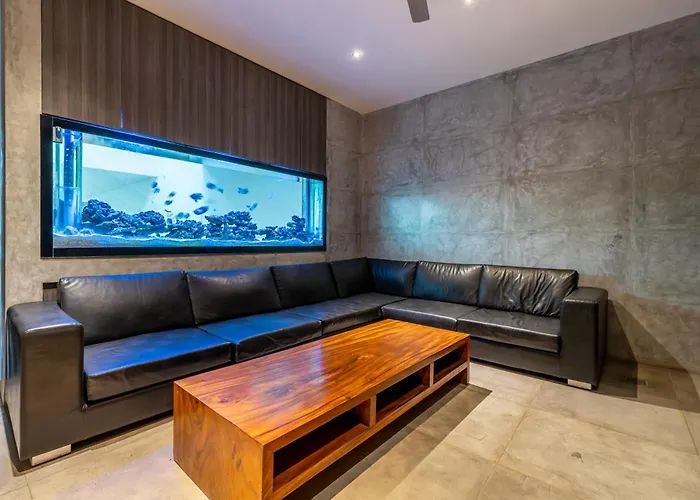 Simpatico Spacious 6 Bedroom Retreat In *