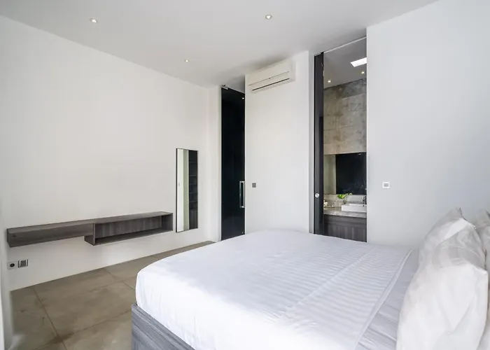 Simpatico Spacious 6 Bedroom Retreat In Seminyak