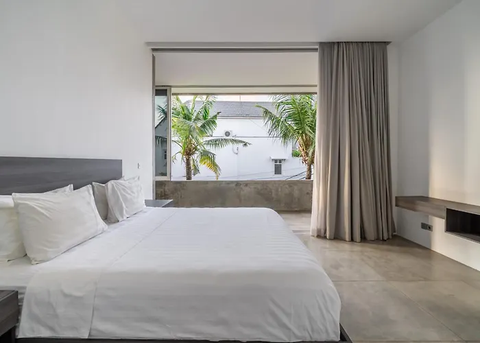 Simpatico Spacious 6 Bedroom Retreat In Seminyak