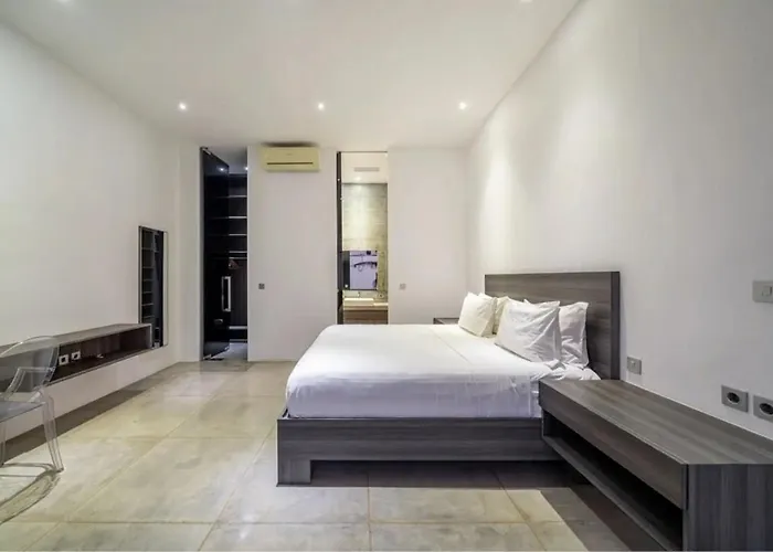 Simpatico Spacious 6 Bedroom Retreat In Seminyak